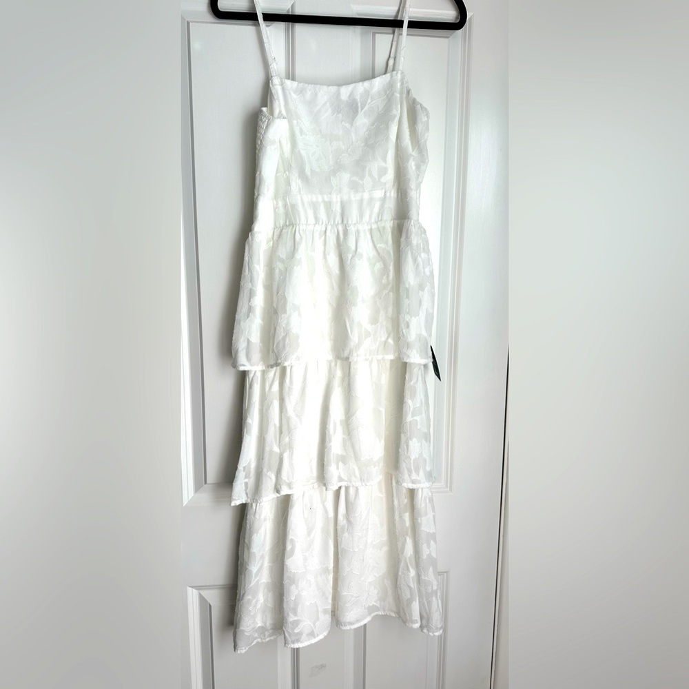 Lulu's Elegant White Floral Tiered Midi Dress Sz L NWT